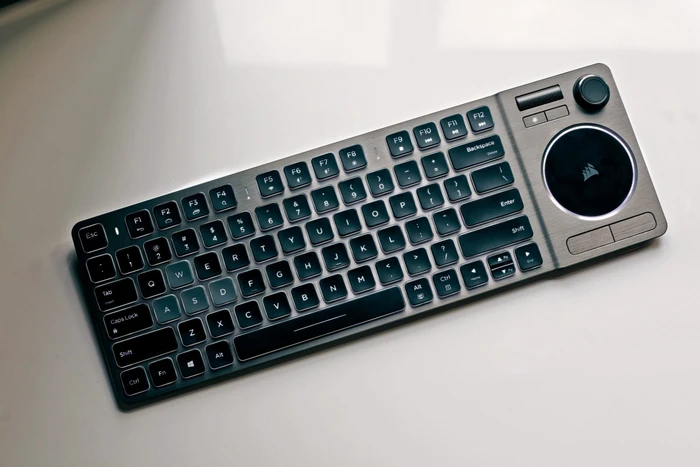 Corsair K83, USB/Bluetooth, DE