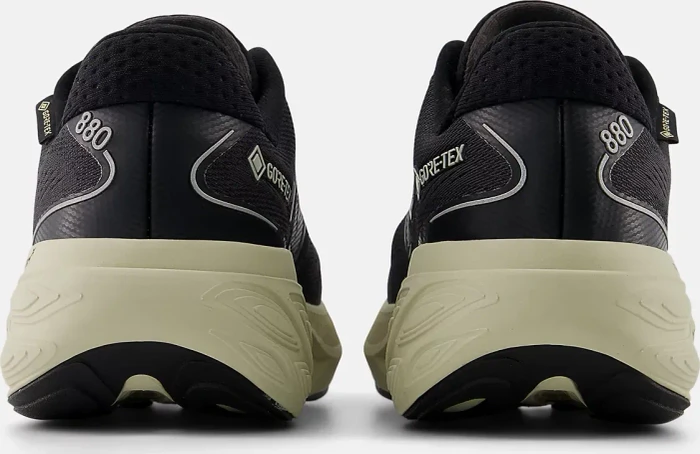 New Balance Fresh Foam X 880v15 Gore-Tex black/timberwolf (Damen)
