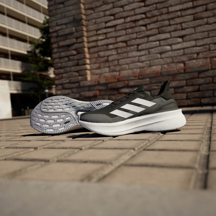 adidas Ultraboost 5x core black/cloud white/carbon (Damen)