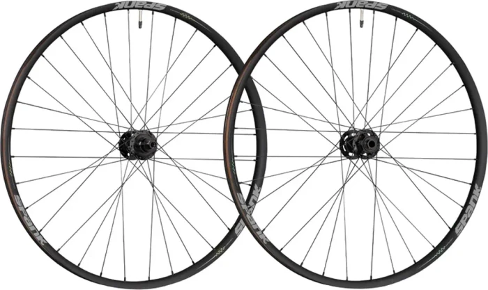 Spank Spike 350 Vibrocore 32H/32H 30.5mm 27.5" 20x110 TA/12x142 TA Shimano HG 6-Loch Disc Laufradsatz schwarz