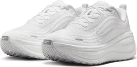 Nike Vomero Plus white/photon dust/metallic silver/summit white (Damen)